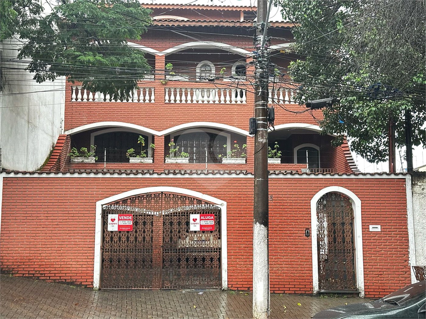 Sobrado à venda com 4 quartos, sendo 2 suítes, em Vila Júlia, Poá, SP