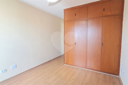 Apartamento à venda com 3 quartos, sendo 1 suíte,  em Alto da Boa Vista, São Paulo, SP