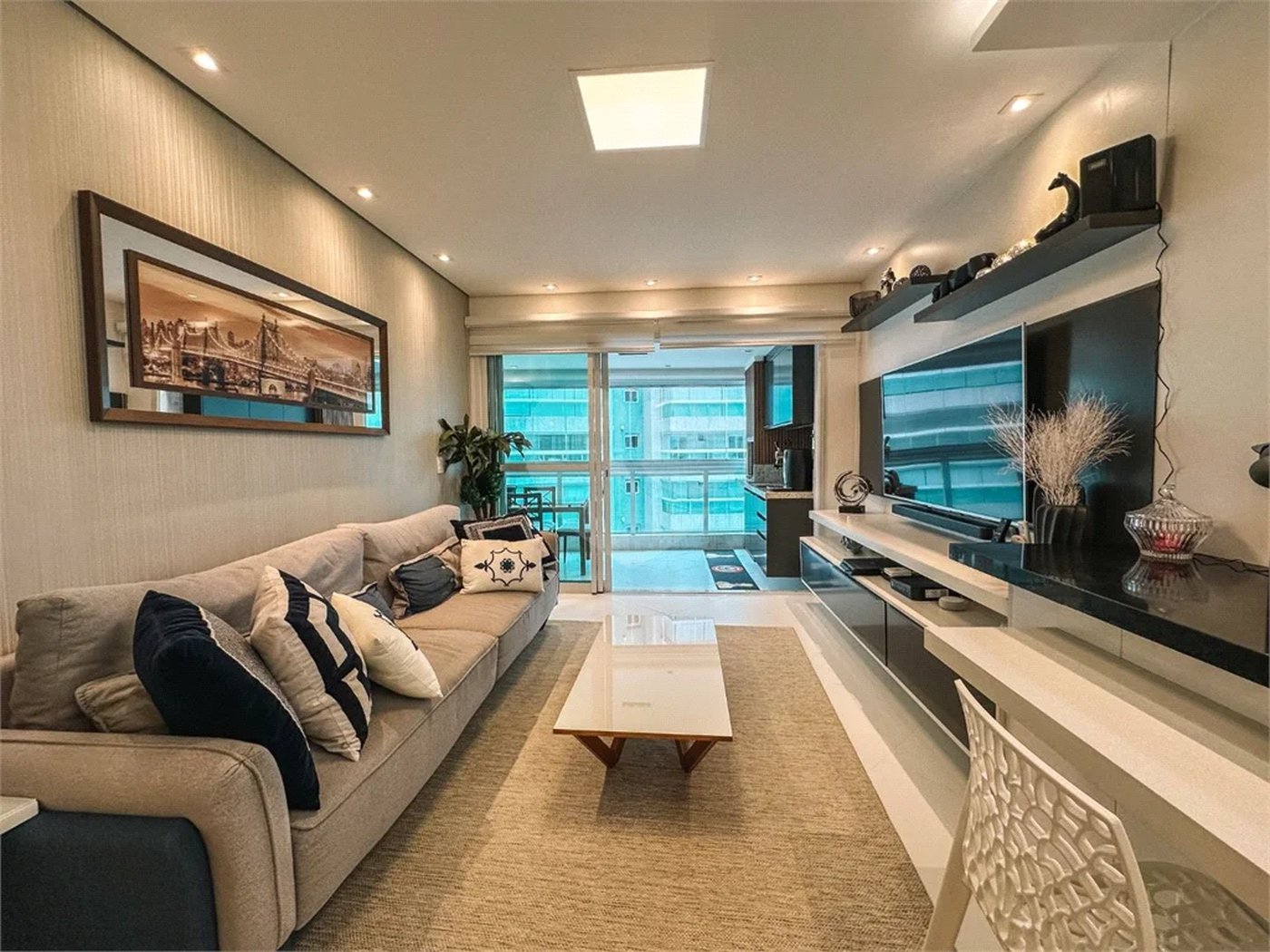 Apartamento à venda com 3 quartos, sendo 2 suítes,  em Riviera de São Lourenço, Bertioga, SP