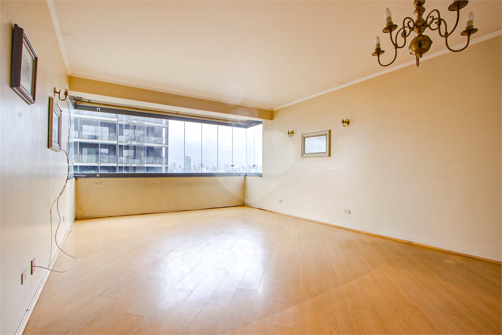 Apartamento à venda com 3 quartos, sendo 1 suíte, em Pinheiros, São Paulo, SP