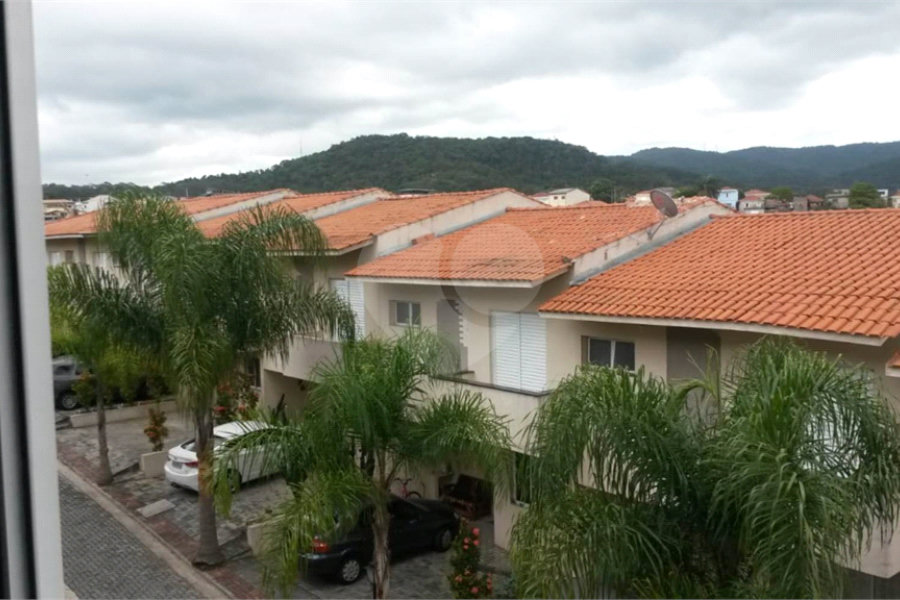 Casa à venda com 5 quartos, sendo 4 suítes, no condomínio Village St. Louis, São Paulo - SP