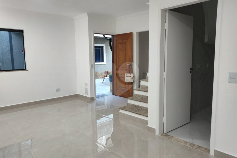 Casa à venda com 3 quartos, sendo 1 suíte,  no condomínio Res Saint Honoré, São Paulo - SP
