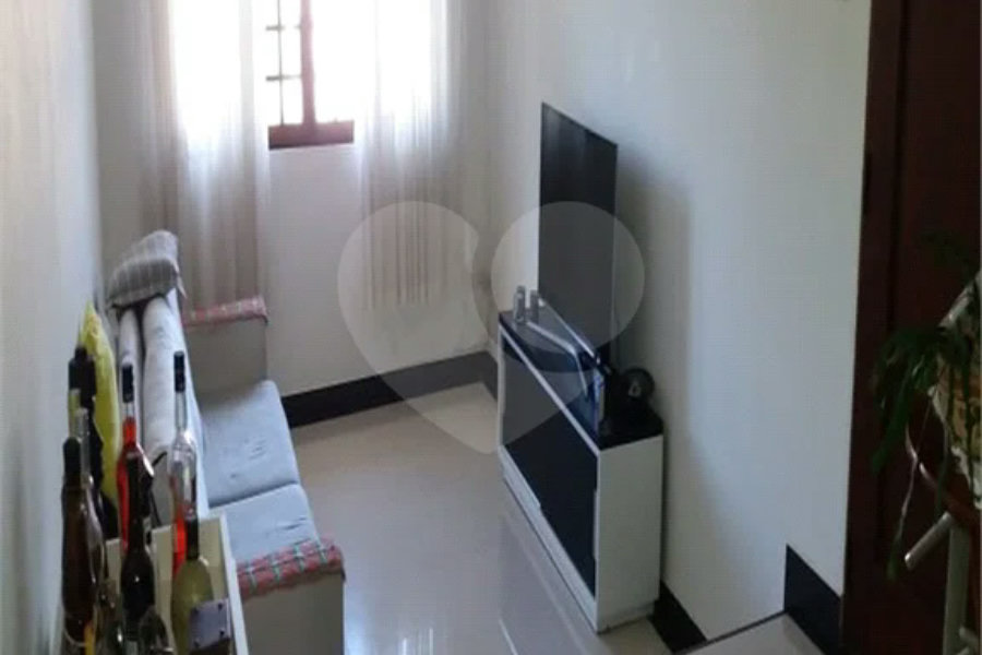 Sobrado à venda com 4 quartos, sendo 3 suítes, em Vila Irmãos Arnoni, São Paulo, SP