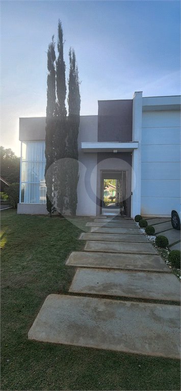 Casa à venda com 5 quartos, sendo 3 suítes, no condomínio Residencial Saint German, Araçoiaba da Serra - SP