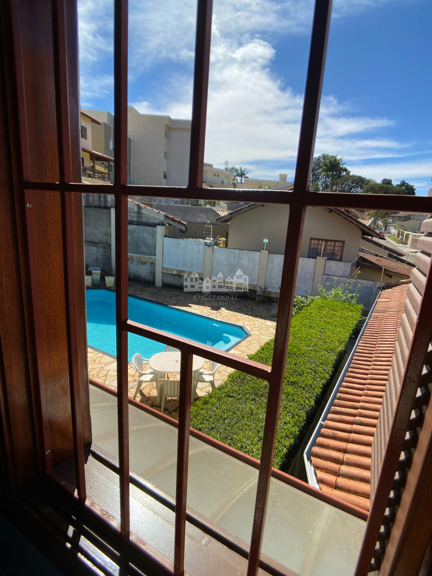 Casa à venda com 3 quartos, sendo 1 suíte, com vista deslumbrante em Recreio Maristela, Atibaia