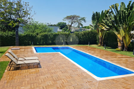 Casa à venda com 4 quartos, sendo 3 suítes, no condomínio Terras de Mont Serrat, Salto - SP