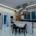 Casa à venda com 5 suítes em Jardim Cordeiro, São Paulo, SP