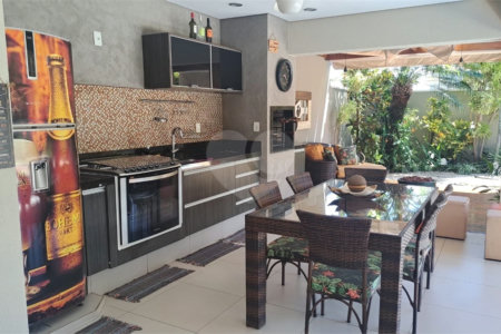 Casa à venda com 4 quartos, sendo 3 suítes,  no condomínio Res. Luzern, Campinas - SP