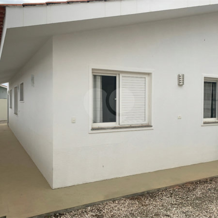 Casa à venda com 3 quartos, sendo 1 suíte, no condomínio Marf Iii- Fase III, Bom Jesus dos Perdões - SP