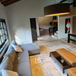 Indaiatuba- Vale das Laranjeiras - Vista dos fundos para o lago - Casa assobradada - 3 pisos, 4 quartos, 2 suítes, uma com hidro ,escritório, sala 3 ambientes, lareira, lavabo,cozinha ampla, despensa, lavanderia, churrasqueira, forno pizza, 6 wcs, piscina, jardim despensa, garagem, segurança