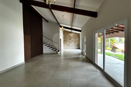 Casa à venda ou para alugar com 5 quartos, sendo 2 suítes, no condomínio Fazenda São Joaquim, Vinhedo - SP