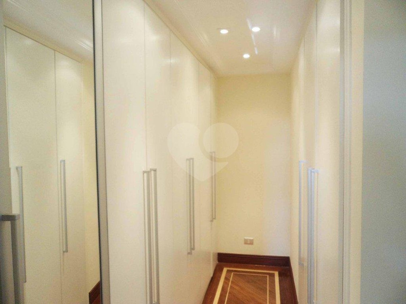 Casa à venda com 5 suítes em Jardim Leonor, São Paulo, SP