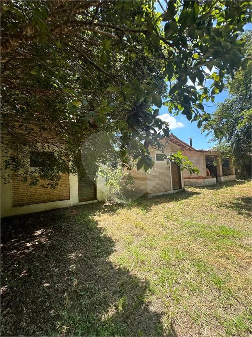 Excelente oportunidade no condomínio Vale das Laranjeiras, em Indaiatuba/SP. - R$ 1.850.000,00 - Terreno de 3.000 m²), com frente de 50 metros, proporcionando diversas possibilidades de projeto. O lote possui ótima localização dentro do condomínio, rodeado de natureza e com fácil acesso