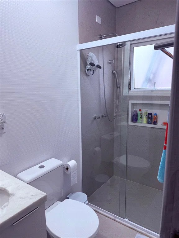 Sobrado à venda com 4 quartos, sendo 2 suítes,  em Vila Santo Antônio, Cotia, SP