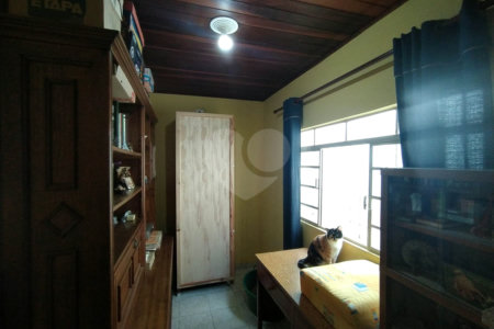Casa à venda com 6 quartos, sendo 2 suítes, em Chora Menino, São Paulo, SP