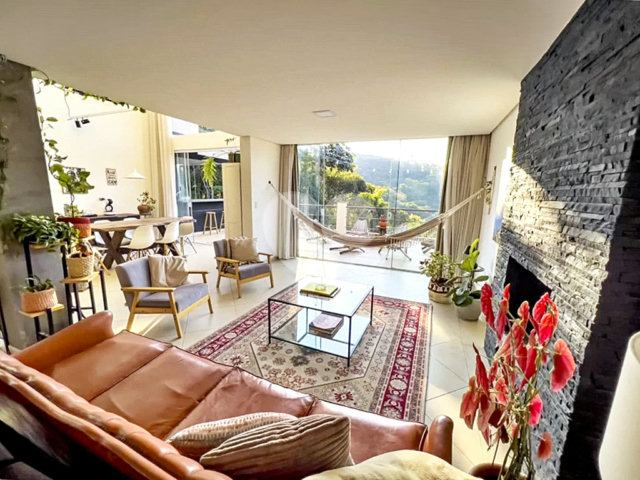 Casa à venda com 3 suítes em Caraguatá, Mairiporã, SP