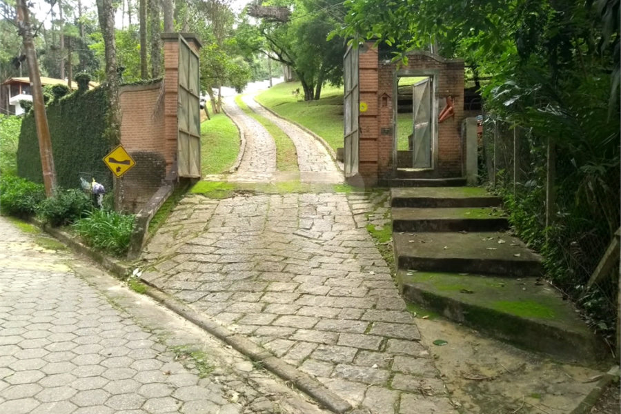 Casa à venda com 3 quartos, sendo 1 suíte, no condomínio Cinco Lagos, Mairiporã - SP
