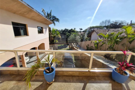 Casa à venda com 4 suítes no condomínio Villa Viana II, Cotia - SP