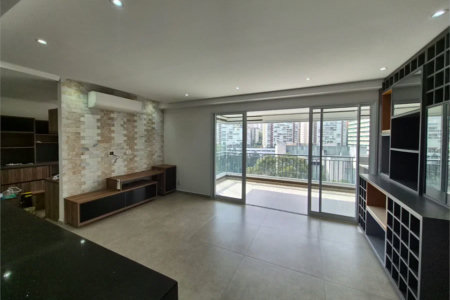 Apartamento à venda com 4 quartos, sendo 2 suítes,  em Jardim Vazani, São Paulo, SP