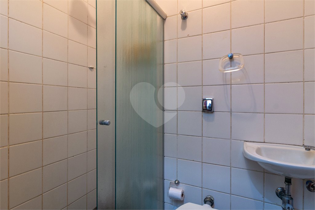 Casa à venda com 4 quartos, sendo 3 suítes,  no condomínio Vila das Flores, São Paulo - SP