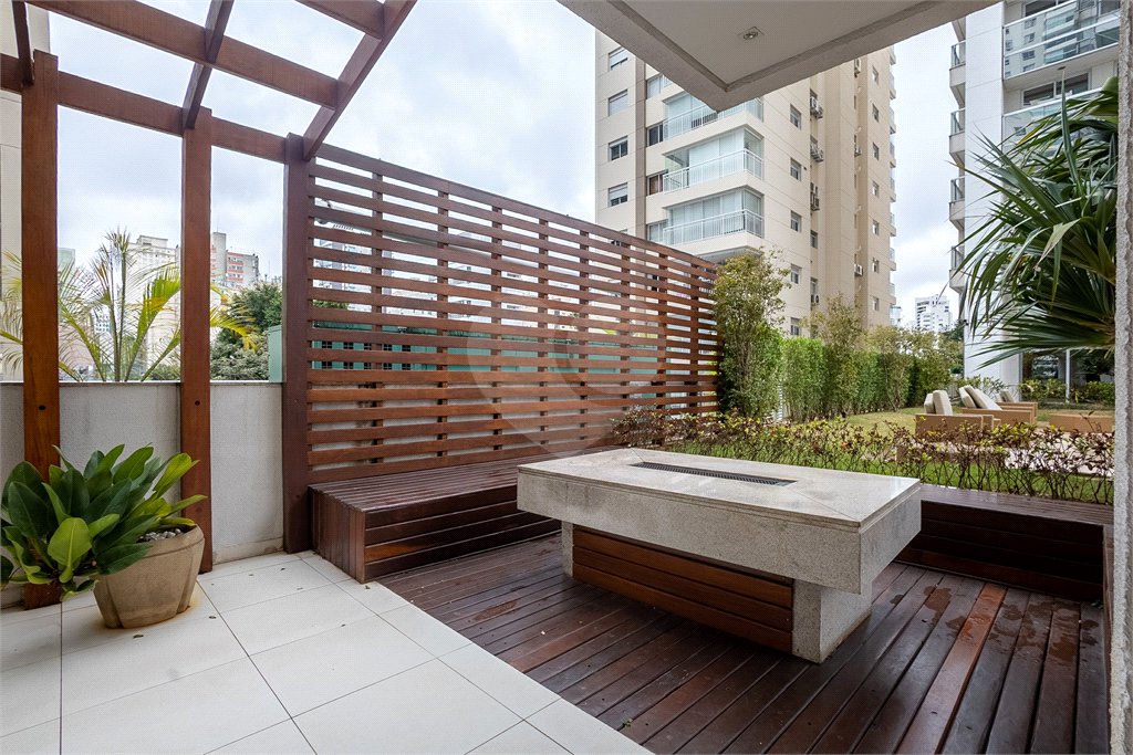 Apartamento à venda com 2 quartos, sendo 1 suíte,  em Vila Olímpia, São Paulo, SP