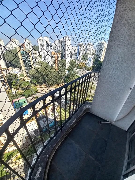 Apartamento à venda com 3 quartos, sendo 1 suíte,  em Vila Andrade, São Paulo, SP