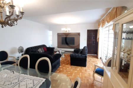 Sobrado à venda com 4 quartos, sendo 1 suíte,  em Planalto Paulista, São Paulo, SP