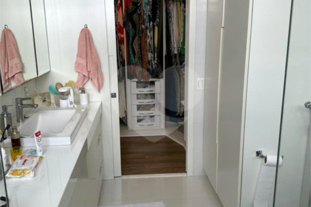 Apartamento à venda com 3 quartos, sendo 1 suíte, em Higienópolis, São Paulo, SP