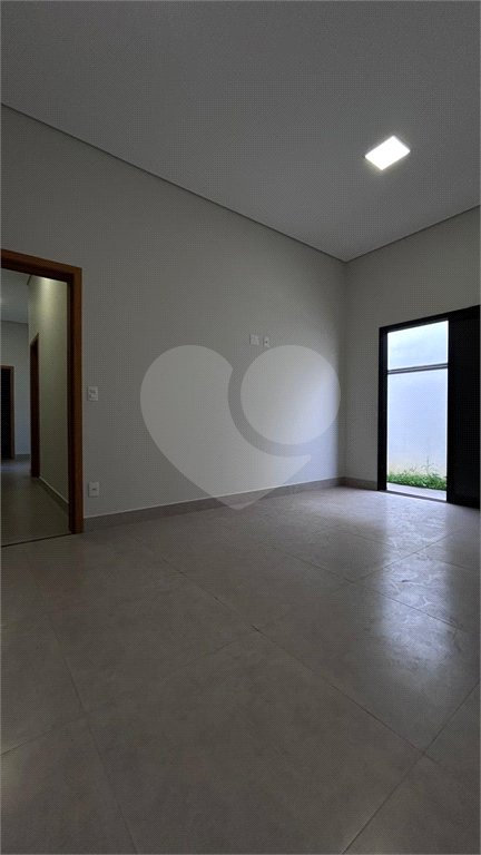 Casa à venda com 4 quartos, sendo 3 suítes, no condomínio Residencial Mont'alcino, Valinhos - SP