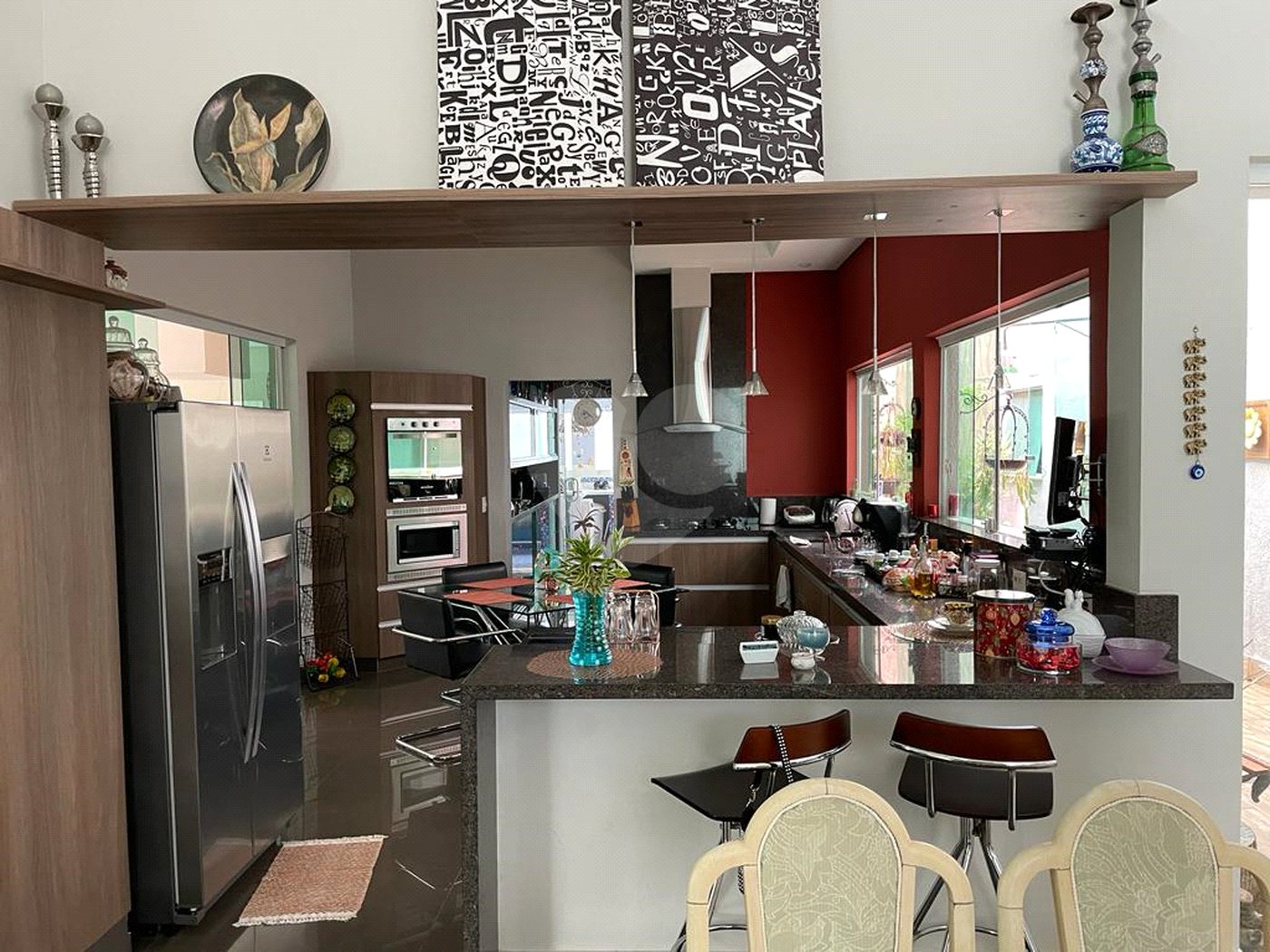 Casa à venda com 4 quartos, sendo 3 suítes, no condomínio Vila Hípica I, Vinhedo - SP
