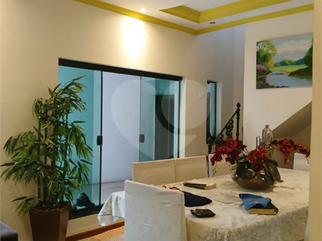 Casa à venda com 4 quartos, sendo 1 suíte,  em Vila Romão, Salto, SP