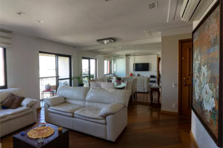 Apartamento com 216m² , 4 dormitórios , sendo 2 suítes , 3 vagas , à venda no Butantã