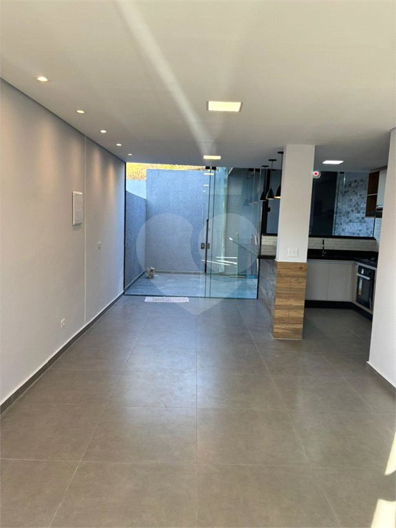 Casa à venda com 3 quartos, sendo 1 suíte, no condomínio Marselha IV, São Roque - SP