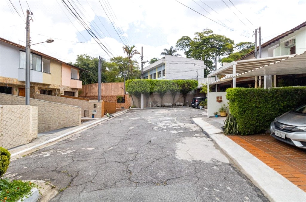 Casa à venda com 2 quartos, sendo 1 suíte, no condomínio Colina de Goiás, São Paulo - SP