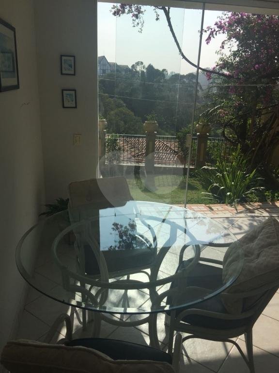 Casa à venda com 5 quartos, sendo 4 suítes, no condomínio Jardim Vitória Régia, São Paulo - SP