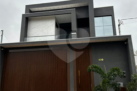 Sobrado à venda com 3 suítes em Residencial Ponta Porã I, Ponta Porã, MS