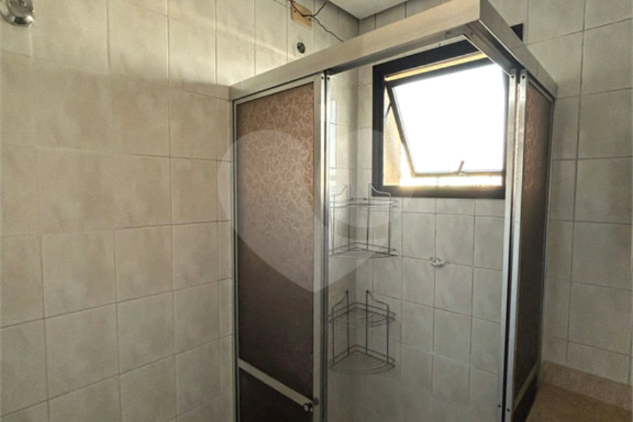 Sobrado à venda com 4 quartos, sendo 1 suíte, em Parada Inglesa, São Paulo, SP