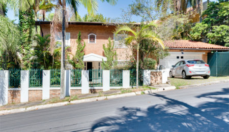 Casa à venda com 4 quartos, sendo 1 suíte,  em Jardim Marajoara, São Paulo, SP