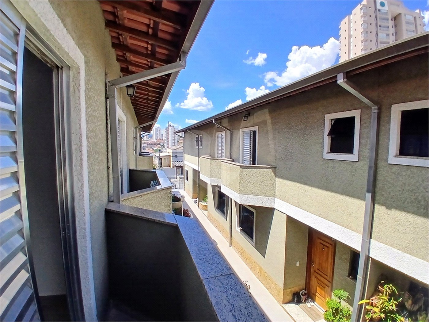 Casa à venda com 3 quartos, sendo 1 suíte,  no condomínio Res Saint Honoré, São Paulo - SP
