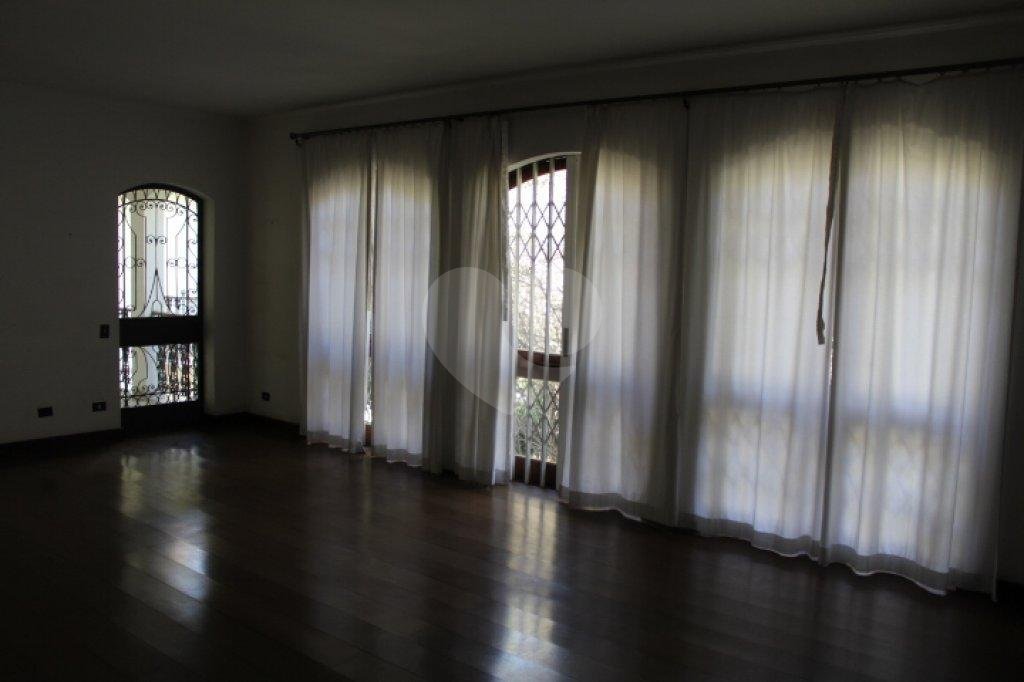 Casa Térrea à venda ou para alugar com 6 suítes em Vila Tramontano, São Paulo, SP
