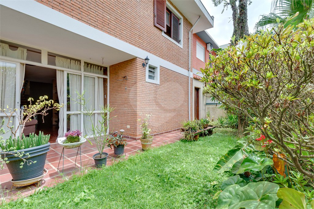 Sobrado à venda com 3 quartos, sendo 1 suíte, em Chácara Flora, São Paulo, SP