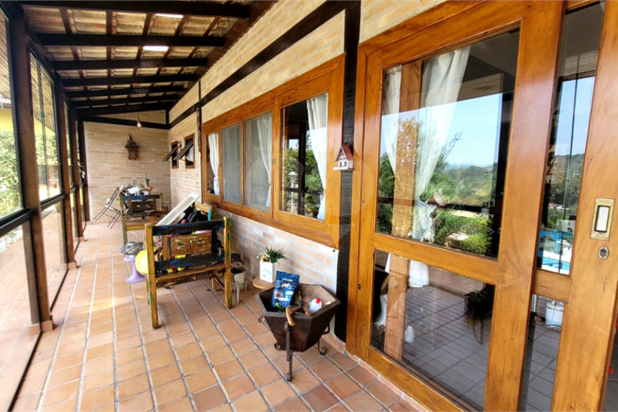 Casa à venda com 3 quartos, sendo 1 suíte, no condomínio Associação Reserva das Hortênsias, Mairiporã - SP
