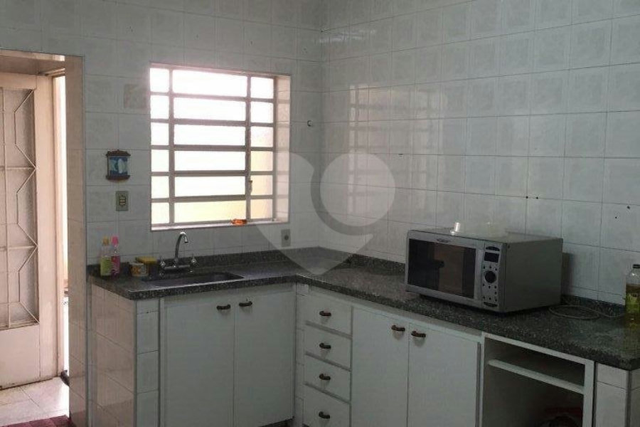 Casa à venda com 4 quartos, sendo 1 suíte, em Jardim das Laranjeiras, São Paulo, SP