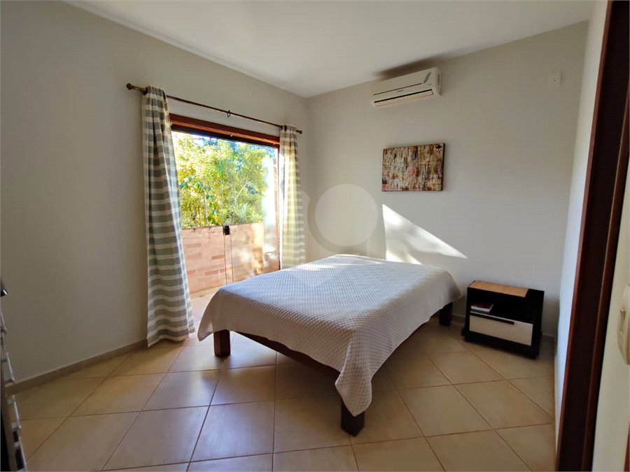 Casa à venda com 7 quartos, sendo 4 suítes, no condomínio Riviera de Santa Cristina XIII, Paranapanema - SP