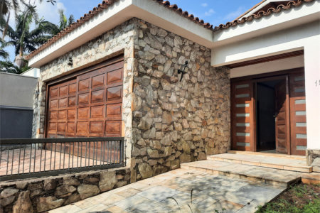 Casa Térrea à venda com 3 suítes em Interlagos, São Paulo, SP