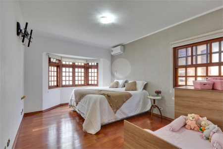 Casa Térrea à venda com 3 quartos, sendo 1 suíte, em Interlagos, São Paulo, SP