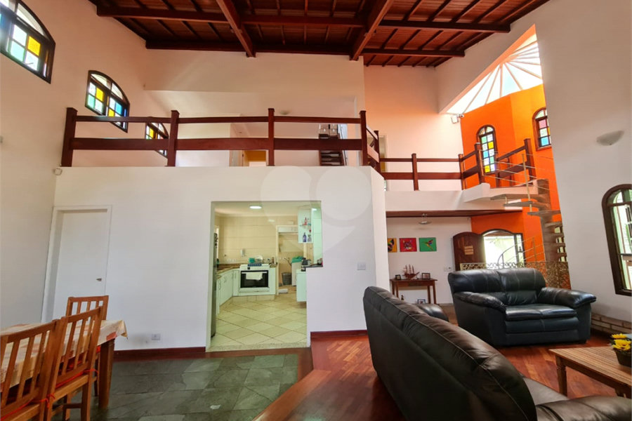 Sobrado à venda com 4 quartos, sendo 1 suíte,  em Jardim Leonor Mendes de Barros, São Paulo, SP