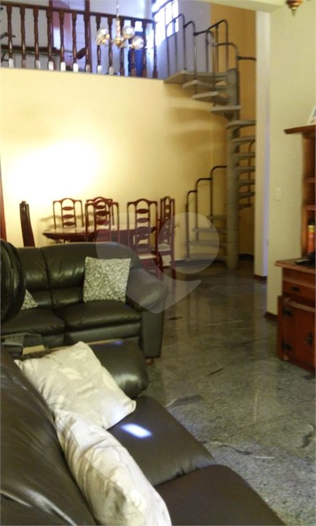 Sobrado à venda com 4 suítes em Vila Carrão, São Paulo, SP