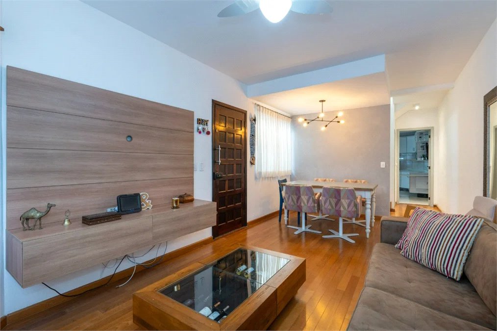 Sobrado à venda com 3 quartos, sendo 1 suíte, em Vila Morse, São Paulo, SP