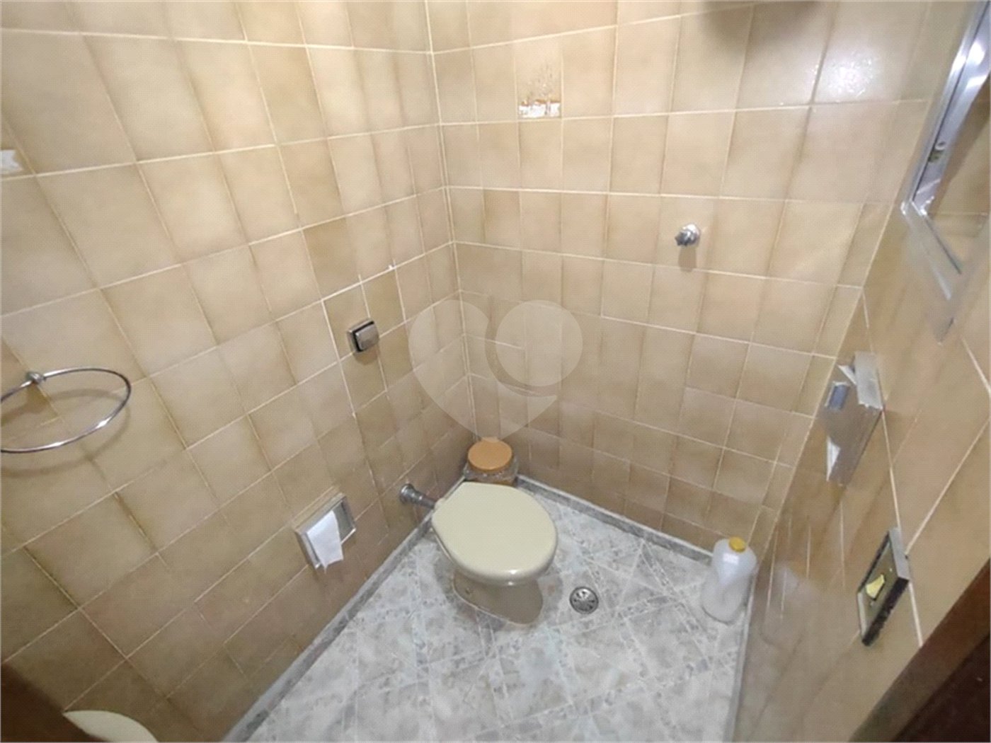 Casa à venda com 3 quartos, sendo 1 suíte, no condomínio Vila Paiva, São Paulo - SP